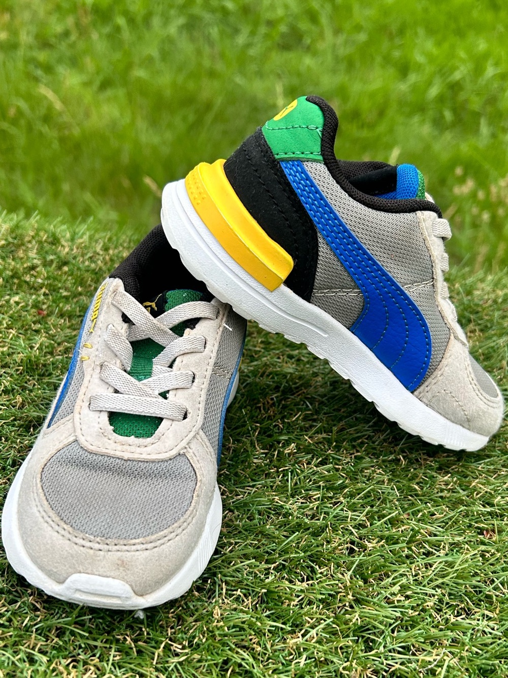 PUMA Toddler Size 8C White Blue Strip Black Yellow Green Heel.
